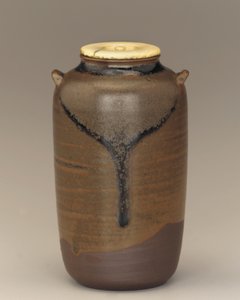 İki kulplu çay kutusu, Koishibara, Fukuoka ili, Edo dönemi, 17. yüzyılın sonu ile 18. yüzyılın başı (seramik) by Japanese School