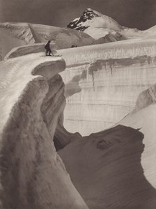 İsviçre: Jungfrau, Buzul Labirenti, arka planda Rottalhorn (s/b fotoğraf) by Jean Gaberell