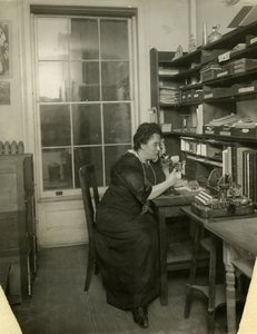 Stüdyosunda Beals, c.1912-18 (jelatin gümüşü fotoğraf) by Jessie Tarbox Beals