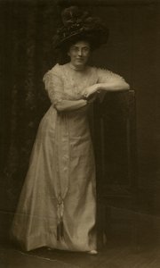 Beals kendi portresi, c.1905-40 (jelatin gümüşü fotoğraf) by Jessie Tarbox Beals