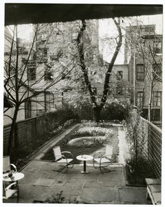 Bayan WH Wells 265 W 11. Bahçe by Jessie Tarbox Beals