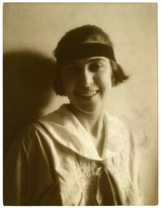 Helen Rehber veya Rehler, c.1905-40 (jelatin gümüşü fotoğraf) by Jessie Tarbox Beals