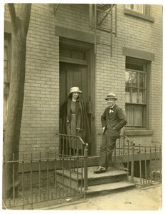 Bay Llewelyn Powys, yazar ve karısı, c.1905-40 (jelatin gümüşü fotoğraf) by Jessie Tarbox Beals