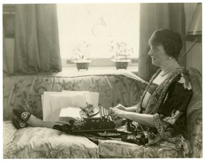 Bayan Emily Post, Etiquette