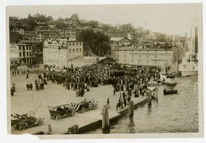 Newburgh: iskelede resepsiyon by Jessie Tarbox Beals