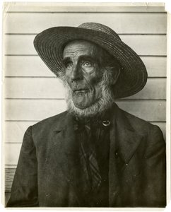 Hasır şapkalı yaşlı adam, c.1905-40 (jelatin gümüşü fotoğraf) by Jessie Tarbox Beals
