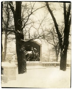 Shaw Anıtı fırtınada, Boston, ABD, c.1902-10 (jelatin gümüşü fotoğraf) by Jessie Tarbox Beals