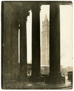 Woolworth B'l'g, beş sent ve on sentle inşa edilmiş yüksek kule, New York, ABD, c.1914-40 (jelatin gümüşü fotoğraf) by Jessie Tarbox Beals