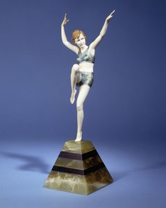 Beach Dancer, c.1935 (ronze ve fildişi, soğuk boyalı patine, yeşil ve siyah oniks taban)