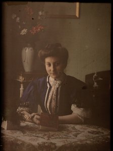 masadaki kadın