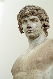 Antinous, Parian mermer heykeli, Delphi