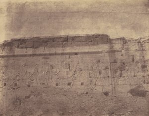 Edfu, Muhafaza Duvarının Doğu Cephesi Heykelleri ve Yazıtları