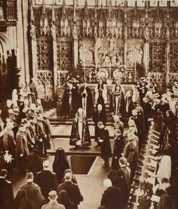 Kral Edward VIII, Babasının Tabutuna Dünya Serpiyor, 1936