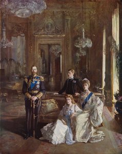 King George V, Queen Mary, Galler Prensi ve Prenses Mary Beyaz Çizim Odasında, Buckingham Sarayı, Londra, 1913 by John Lavery
