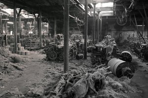 Jüt fabrikası, Kalküta, Hindistan, 2017 (fotoğraf) by Jon Nicholson