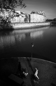 İlkbaharda Paris, 2022 (fotoğraf) by Jon Nicholson