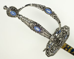 Küçük Kılıç Detayı, c.1790 (yönlü, perdahlı, maviye ve yaldızlı çelik, demir ve Jasper eşya ile)