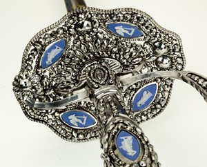 Küçük Kılıç Detayı, c.1790 (yönlü, perdahlı, maviye ve yaldızlı çelik, demir ve Jasper eşya ile)