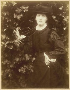 Bayan Herbert Duckworth Güzellikte Yürüyor, Eylül 1874. by Julia Margaret Cameron