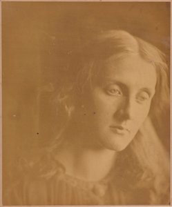 Tüm İşlerimin En Sevdiğim Resmi. yeğenim Julia by Julia Margaret Cameron