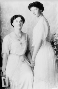 Rusya Büyük Düşesi Olga ve Tatyana, 1910