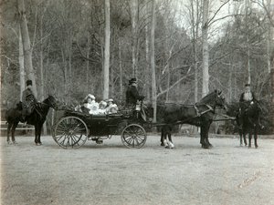 Rusya Çarı II. Nicholas ailesiyle birlikte Tsarskoye Selo, Rusya, 1900