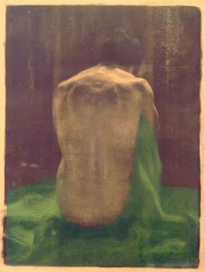 Yeşil bir bez üzerinde arkadan çıplak kadın by Käthe Kollwitz