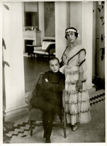 Mathilde Kschessinska 1872-1971, oğlu Vladimir ile birlikte, 1916.