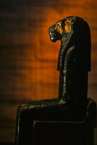 Leonine Tanrıçası heykeli, Amenhotep II; Leonine Tanrıçası; KV 35; Ahşap, 2009 (fotoğraf) by Kenneth Garrett