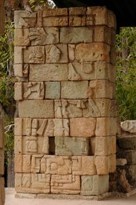 Maya Yükselişi ve Düşüşü, Copan, Honduras, 18 Tavşan glifinin detayları, Tapınak 18, Maya by Kenneth Garrett