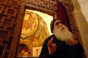 Saint Anthony Manastırı, Peder Ruwais, Kıpti keşiş, Mısır, Yahuda İncili; Kodeks..., 2006 (fotoğraf) by Kenneth Garrett