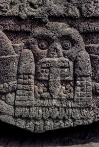Kafatası ve yılan oyması, Tenochtitlan, Templo Mayor, Aztek, Meksika, Mexico City, Gr..., 2010 (fotoğraf) by Kenneth Garrett