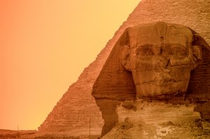 Giza platosu ve piramitlerinde gün batımı, Mısır,Eski Krallık,Sfenks by Kenneth Garrett