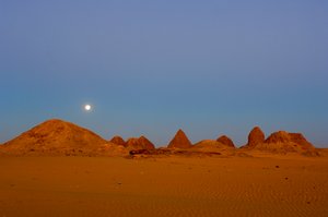 Taharka Piramidi, Aspelta Piramidi, 25. Hanedan Mezarlığı, Nuri, Sudan, Nubia, Nub..., 2007 (fotoğraf) by Kenneth Garrett