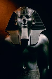 Thutmosis III, Thutmose III, Tuthmose III, heykel, Luksor Müzesi, Mısır, Yeni Krallık by Kenneth Garrett