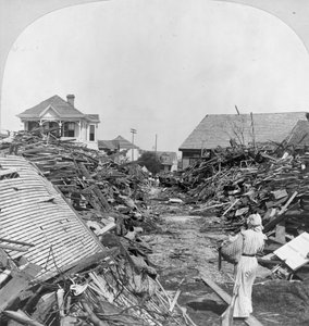Enkazdan bir geçit, Kuzeyde 19. Cadde, Galveston by Keystone View Company