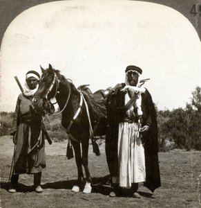 Bir şeyh ve koruması, Suriye, 1900