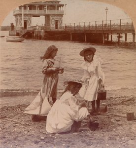 Sahilde oynamak c1900 by Keystone View Company