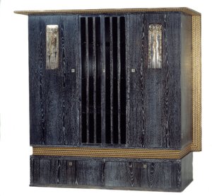 Mobilya: Koloman Moser (1868-1918) tarafından yapılmış siyah cilalı meşe, altın ahşap, gümüş metal ve camdan müzikli gardırop 1904 Dim. 1,99 m Paris, Orsay Müzesi by Koloman Moser