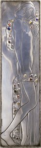 Çıplak bir androjen figürü (detay) betimleyen Wiener Werkstatte beyaz boyalı tek kişilik yatağın iç paneli, c.1904 (gümüş, lapis lazuli, ay taşları, malakit, mercan, ahşap) by Koloman Moser