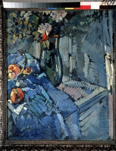 Çiçekler ve Meyveler. Natürmort, üzerine meyve ve bir vazo çiçek yerleştirilmiş yarı katlanmış bir masa örtüsü ile masanın bir köşesi. Konstantin Alexeyevich Korovin