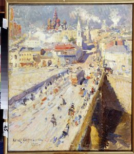 Eski Moskova (Eski Moskova). Binaların cepheleri ve kiliselerin çatıları ile şehre giden köprünün göz kamaştırıcı bir güneş altında görünümü. Konstantin Alekseyeviç Korovin