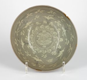 Vinçli ve bulutlu kase, c.1150-1200 by Korean School