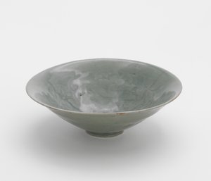 Kalıplanmış şakayık sarmaşık desenli kase, 12. yüzyılın ilk yarısı (seladon sırlı taş eşya) by Korean School