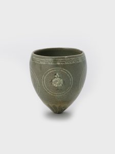 Fincan, 12. yy sonu (Kakma astarlı seramik ve seladon sır) by Korean School