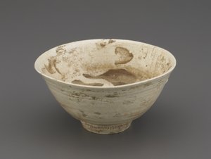 Çay kasesi (koraijawan), 16. yüzyılın ikinci yarısı (şeffaf sırlı porselen, altın cila onarımları)