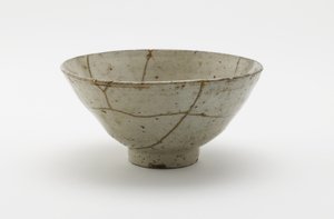 Çay kasesi (koraijawan), 16. yüzyılın ikinci yarısı (şeffaf, uçuk mavi sırlı porselen, altın cila onarımları) by Korean School