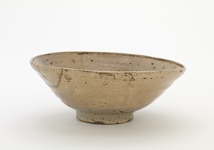 Çay kasesi, Idowaki tipi, Çay kasesi (koraijawan), 16.-17. yüzyılın ikinci yarısı (taş, camsız porselen, opak sırlı, altın cila onarımları) by Korean School