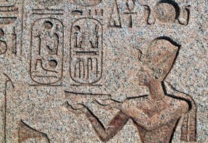 Ramses II, Büyük Amun Tapınağı, Tanis, Mısır, Mısır uygarlığı, Yeni Krallık, Hanedan XIX kabartmaları ve yazıtları ile Dikilitaş by Amadeo (after) Modigliani