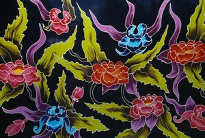 Çiçek motifleriyle süslenmiş sarong kumaşı, Moorea adası, Society Adaları, Fransız Polinezyası (Fransız Cumhuriyeti